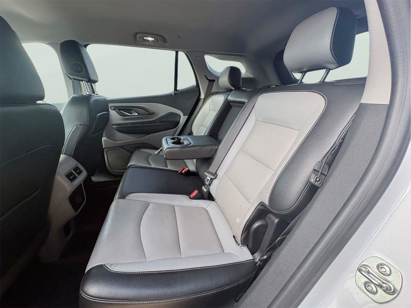 Used 2024 GMC Terrain SLT FWD image 9