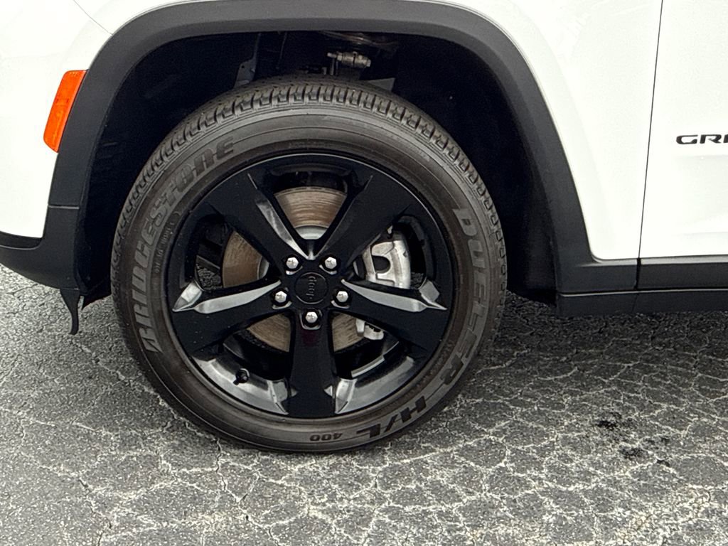 Used 2025 Jeep Grand Cherokee L Altitude RWD image 11
