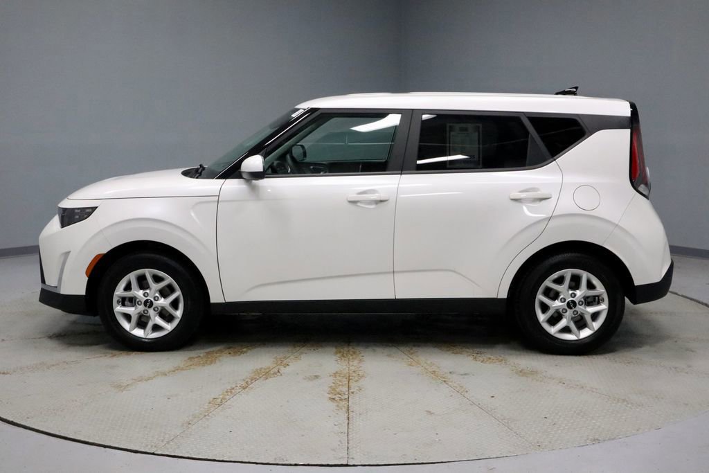 Used 2025 Kia Soul LX w/ LX Technology Package image 2