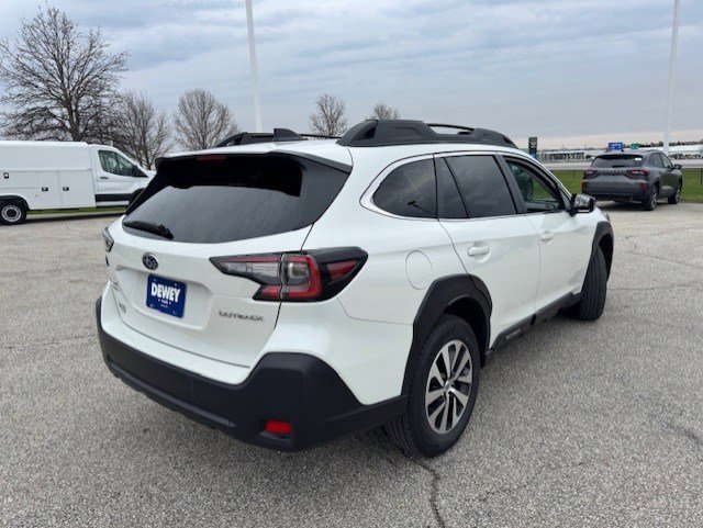 Used 2025 Subaru Outback Premium image 5