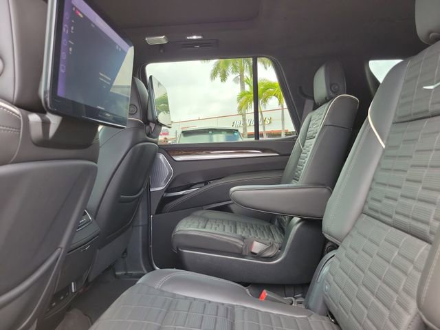 Used 2025 Cadillac Escalade Sport Platinum image 11