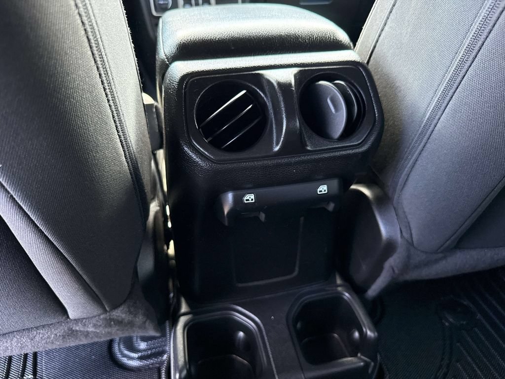 Used 2021 Jeep Wrangler Unlimited Sport AWD/4WD image 17