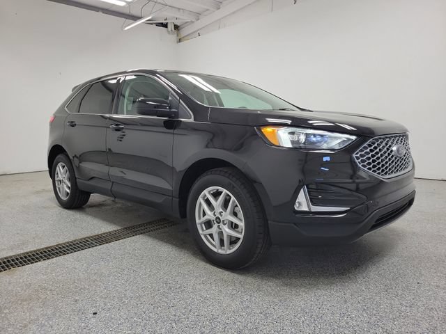 Certified 2024 Ford Edge SEL w/ Convenience Package AWD/4WD image 2