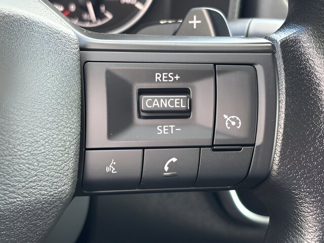 Used 2025 Nissan Rogue S AWD/4WD image 13