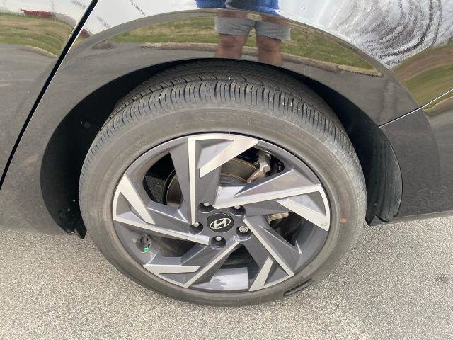 Used 2025 Hyundai Elantra Limited w/ Cargo Package image 32