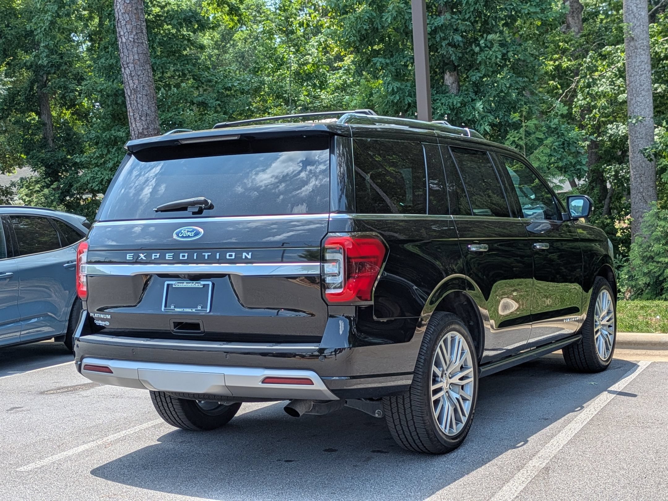 Certified 2023 Ford Expedition Platinum AWD/4WD image 3
