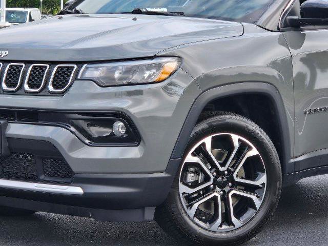 Used 2024 Jeep Compass Limited AWD/4WD image 2