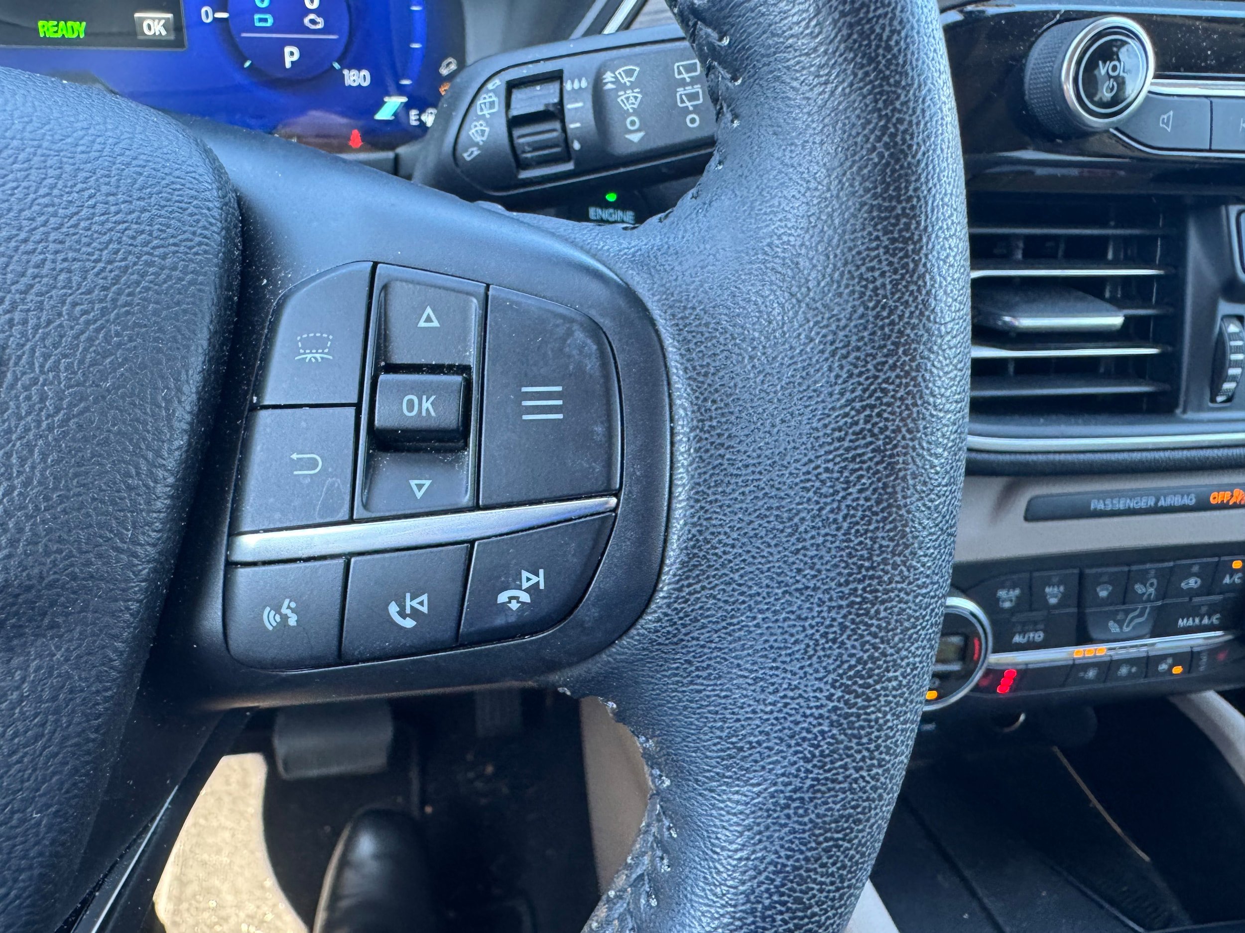 Certified 2020 Ford Escape Titanium AWD/4WD image 17