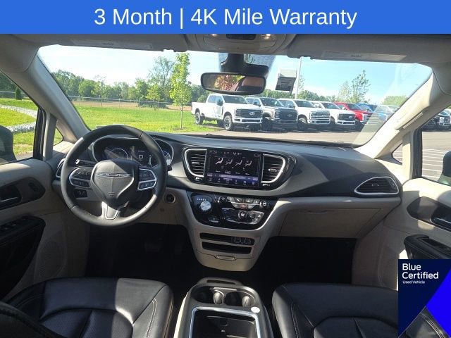 Used 2023 Chrysler Pacifica Touring-L FWD image 22