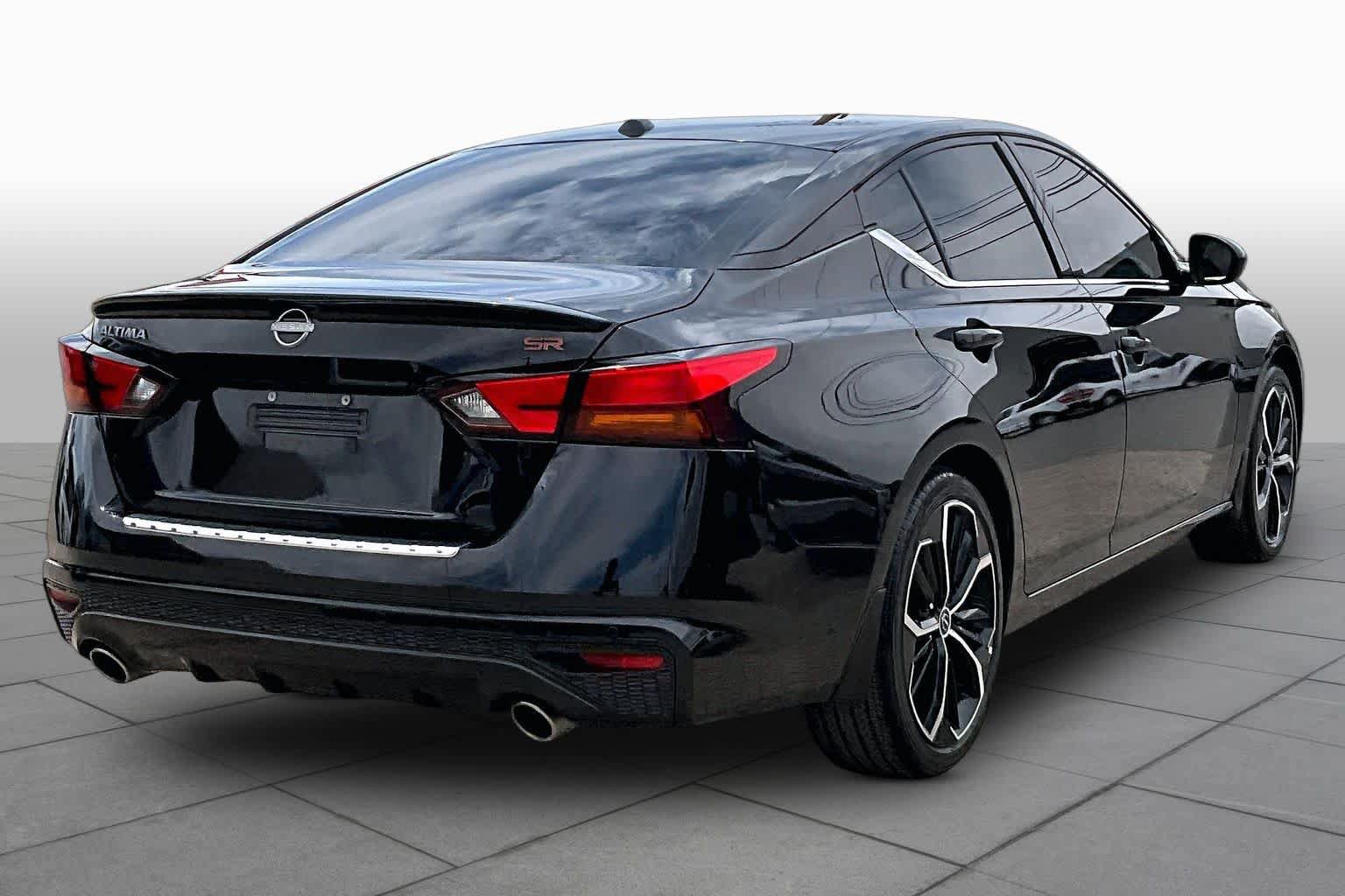 Used 2023 Nissan Altima 2.5 SR w/ SR Premium Package FWD image 13