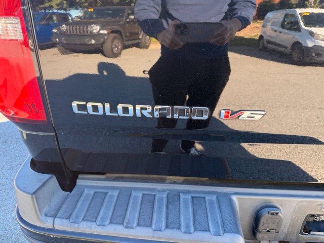Used 2017 Chevrolet Colorado Z71 w/ Z71 Midnight Edition AWD/4WD image 16