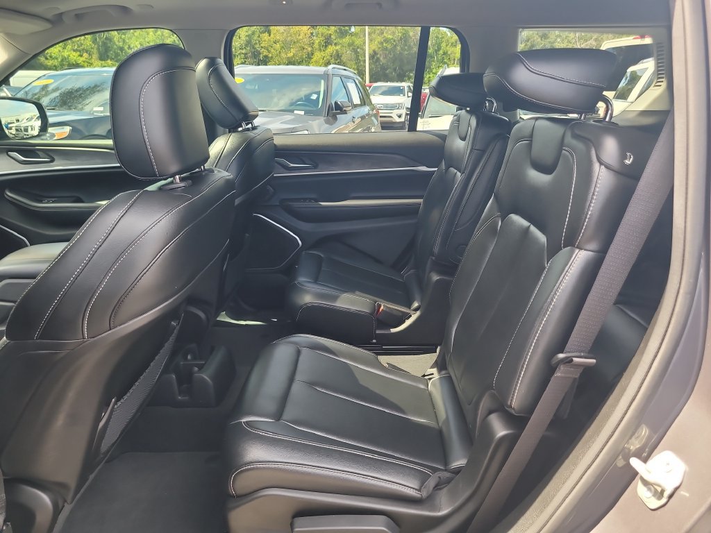 Used 2024 Jeep Grand Cherokee L Limited w/ Black Appearance Package RWD image 11