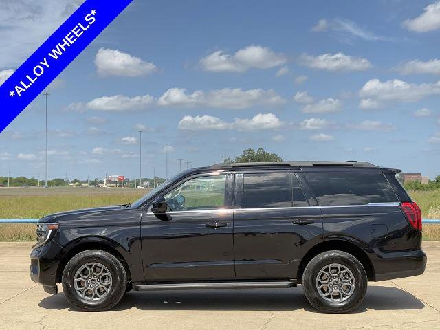 Certified 2025 Ford Expedition Active RWD image 3