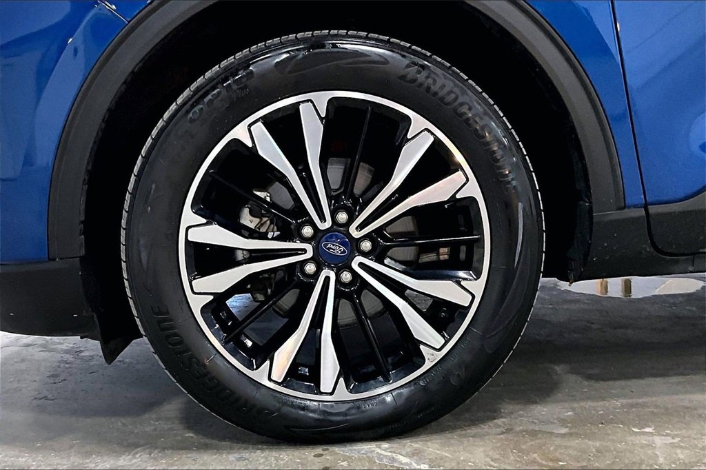 Certified 2022 Ford Escape SEL w/ SEL Stealth AWD Package image 9