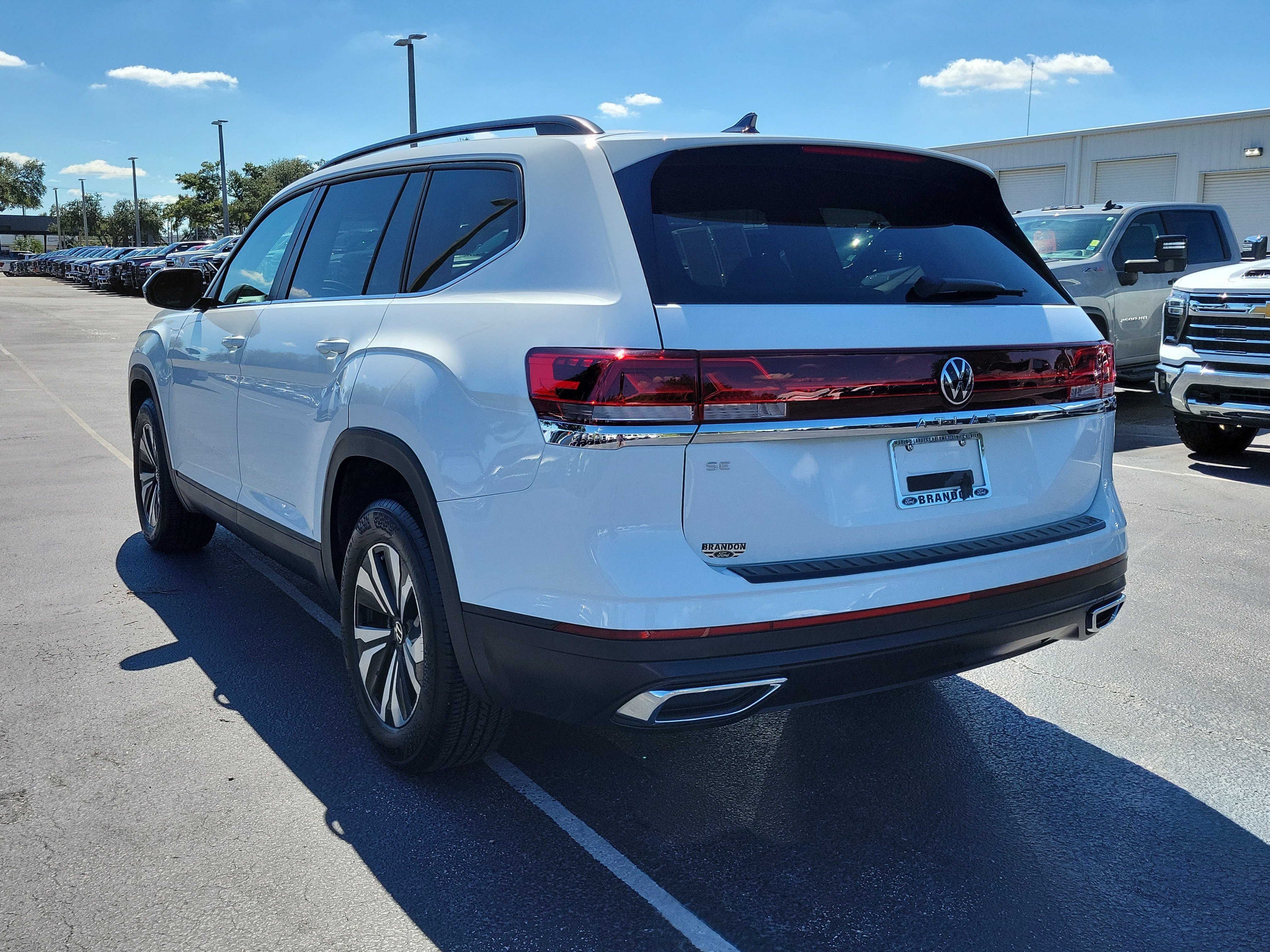 Used 2025 Volkswagen Atlas SE FWD image 7