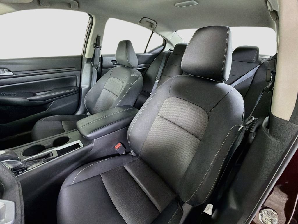 Used 2025 Nissan Altima 2.5 SV FWD image 14