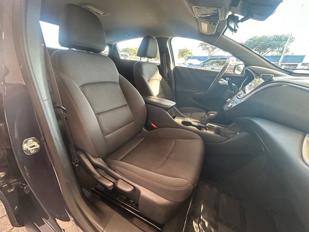 Used 2025 Chevrolet Malibu LT image 28