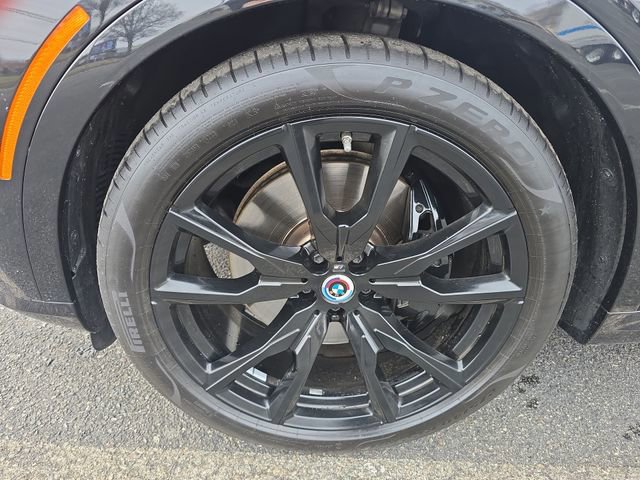 Used 2023 BMW X7 M60i w/ Executive Package image 11