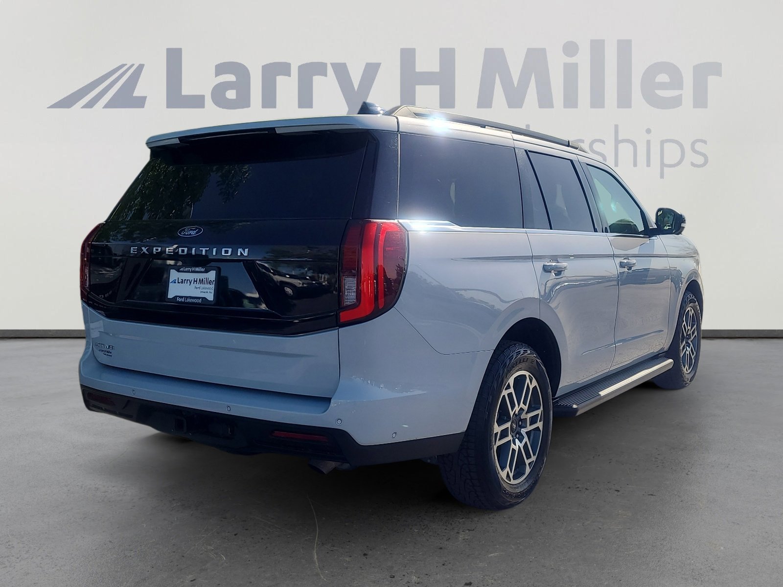 Certified 2025 Ford Expedition Active AWD/4WD image 5