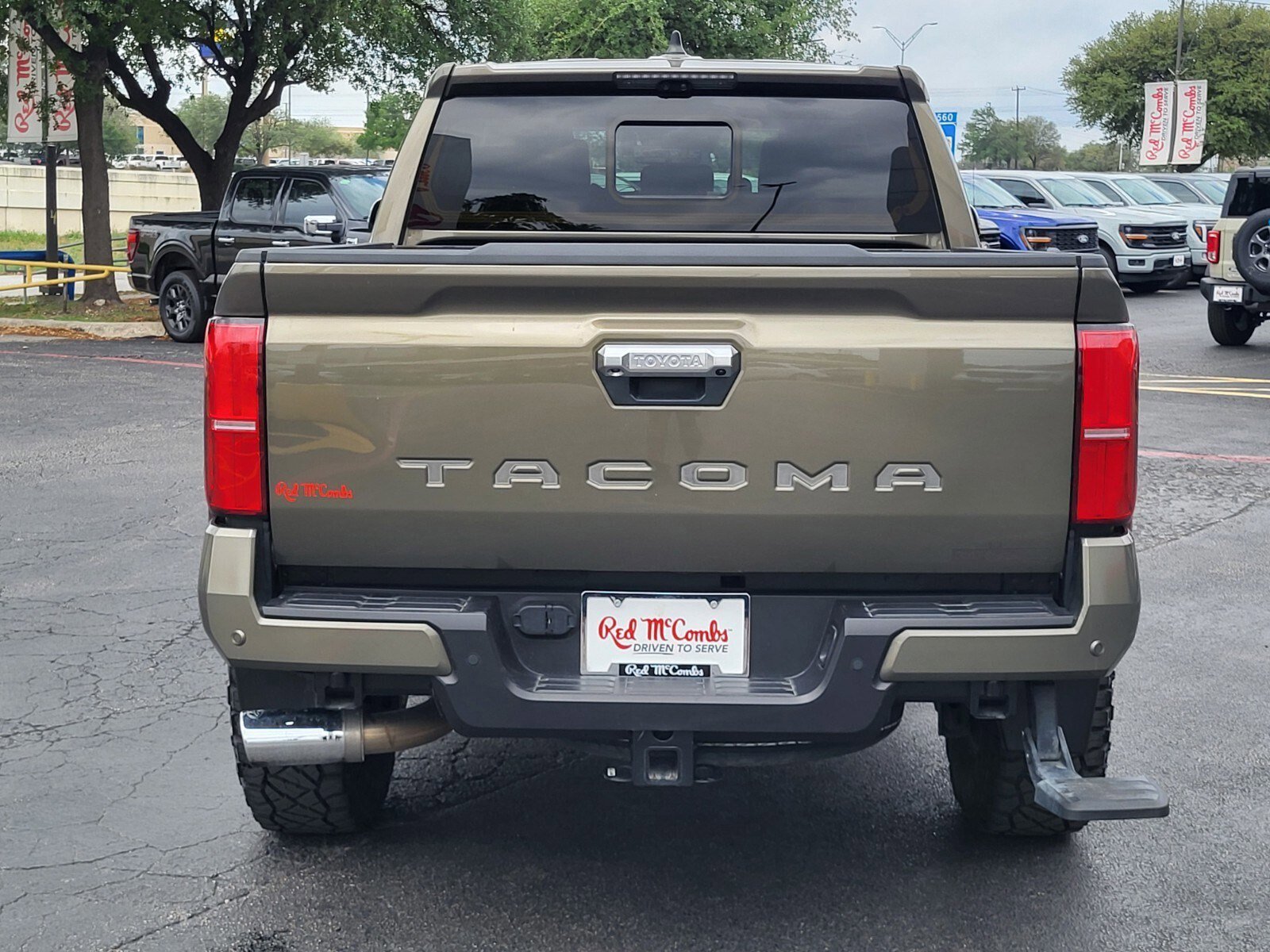 Used 2024 Toyota Tacoma Limited w/ Limited Package (LT) image 4