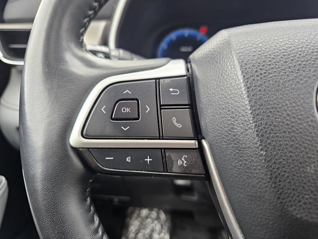 Used 2023 Toyota Highlander Limited AWD/4WD image 19