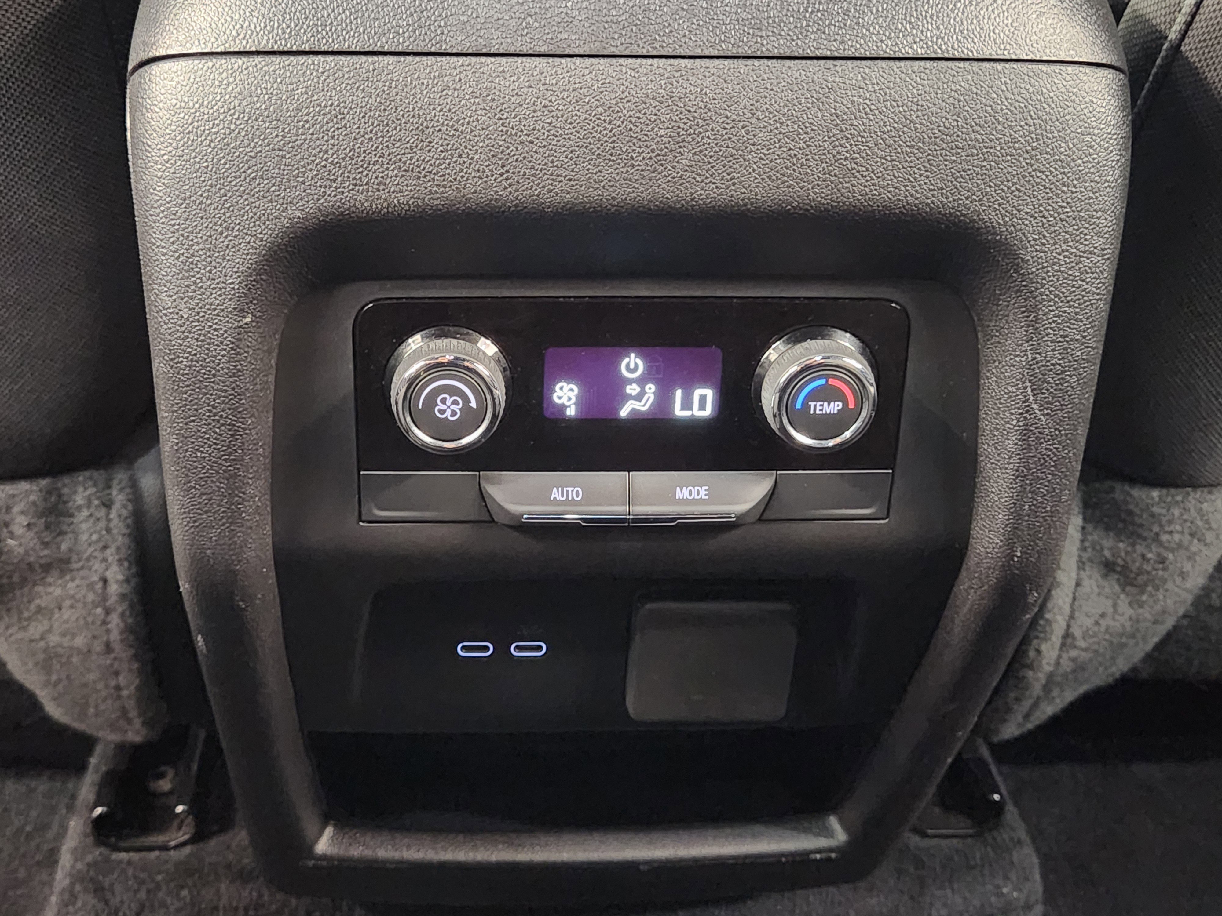 Used 2024 Chevrolet Traverse LT w/ Midnight/Sport Edition image 28