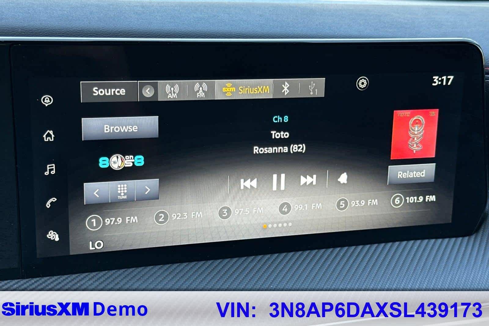 Used 2025 Nissan Kicks SR FWD image 29