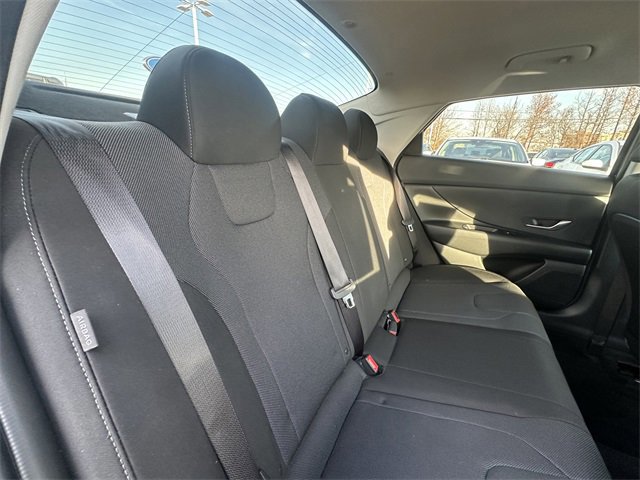 Used 2025 Hyundai Elantra SE image 37