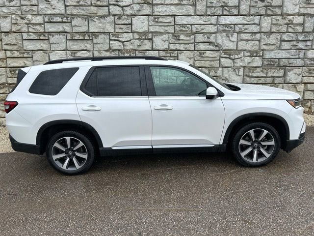 Used 2023 Honda Pilot Elite image 6