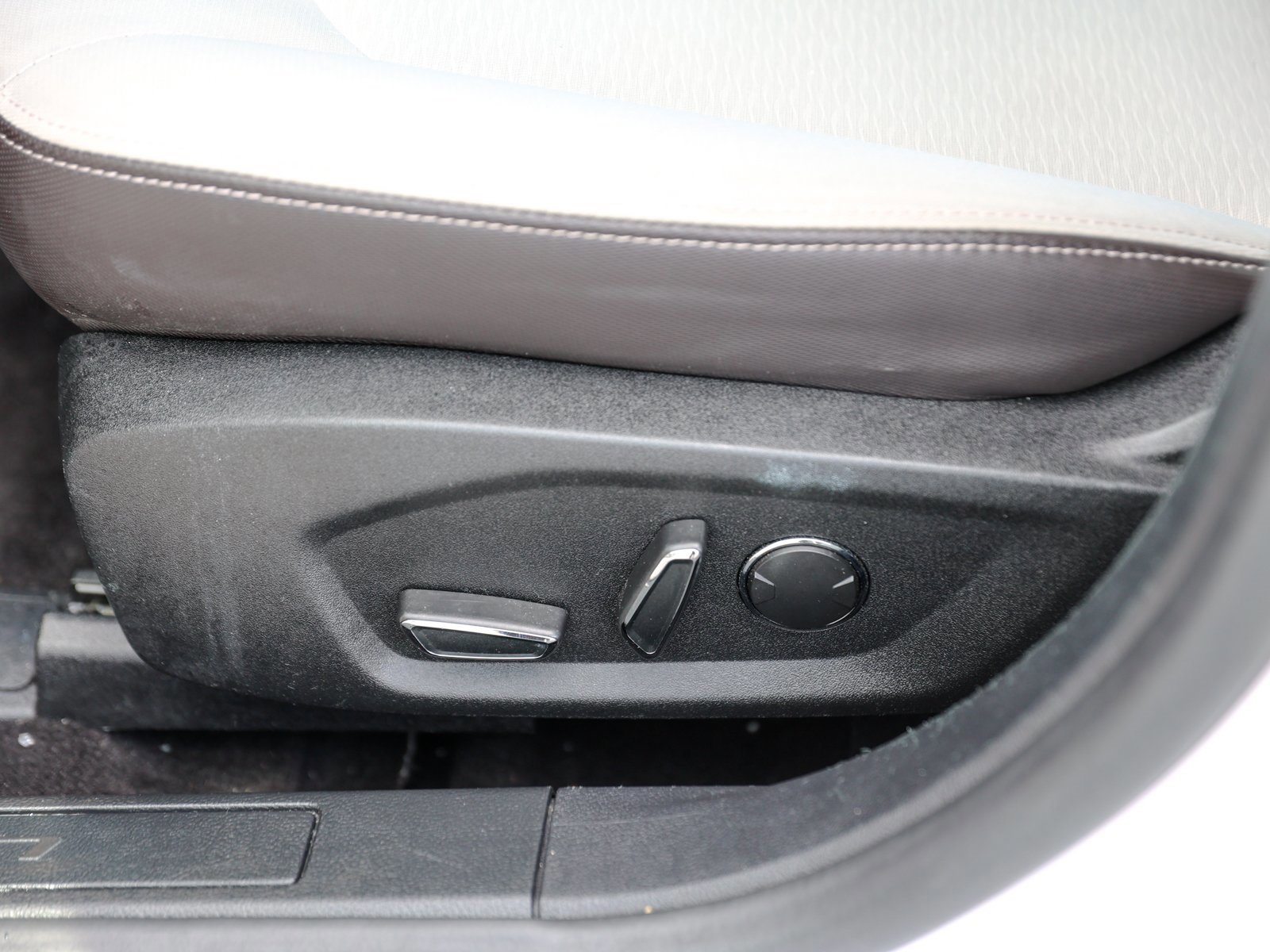 Certified 2019 Ford Fusion SE w/ Equipment Group 151A image 17