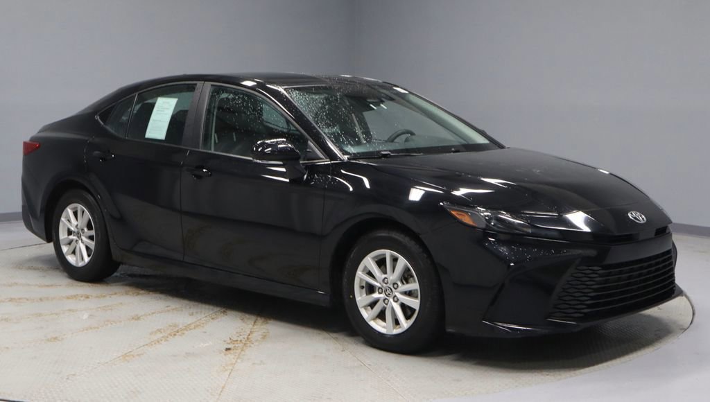 Used 2025 Toyota Camry LE FWD image 7