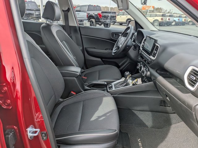 Used 2025 Hyundai Venue Limited image 35