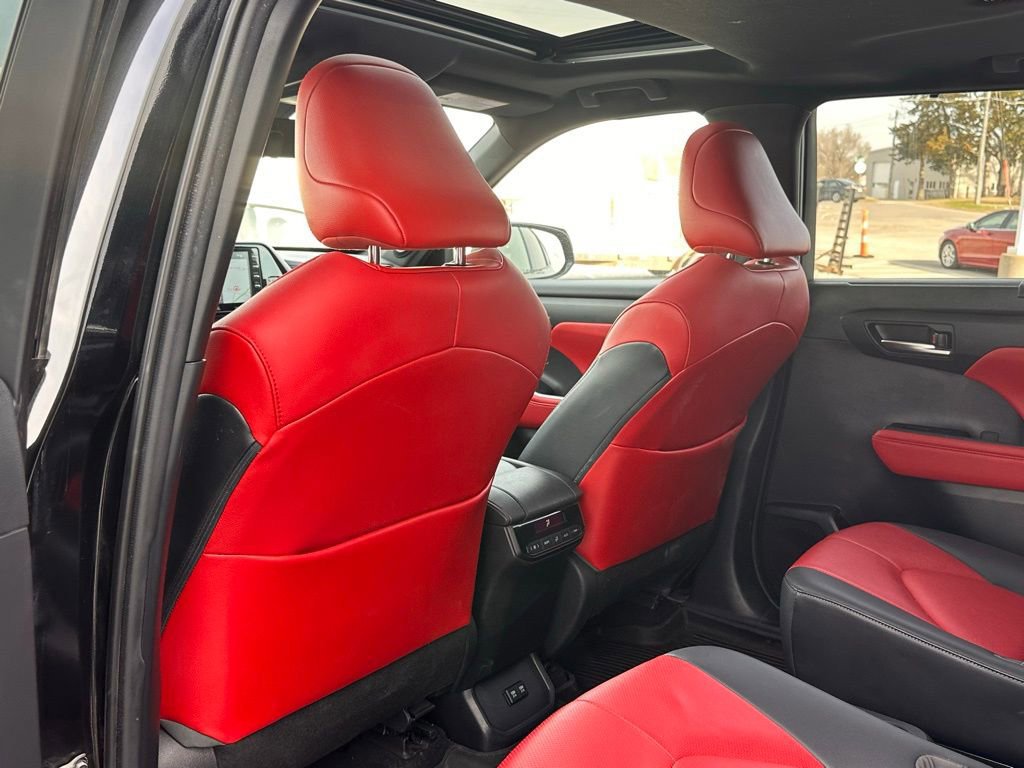 Used 2021 Toyota Highlander XSE image 13