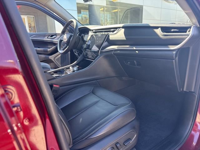 Used 2023 Jeep Grand Cherokee Limited image 32