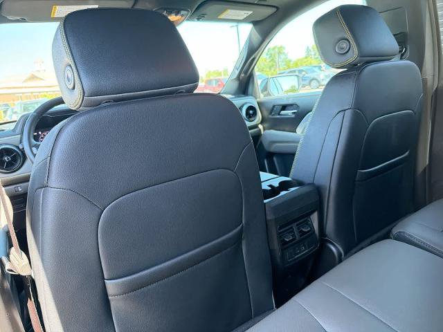 Used 2025 Chevrolet Colorado ZR2 w/ Technology Package AWD/4WD image 19