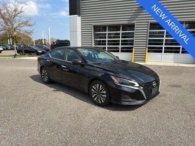 Used 2024 Nissan Altima 2.5 SV