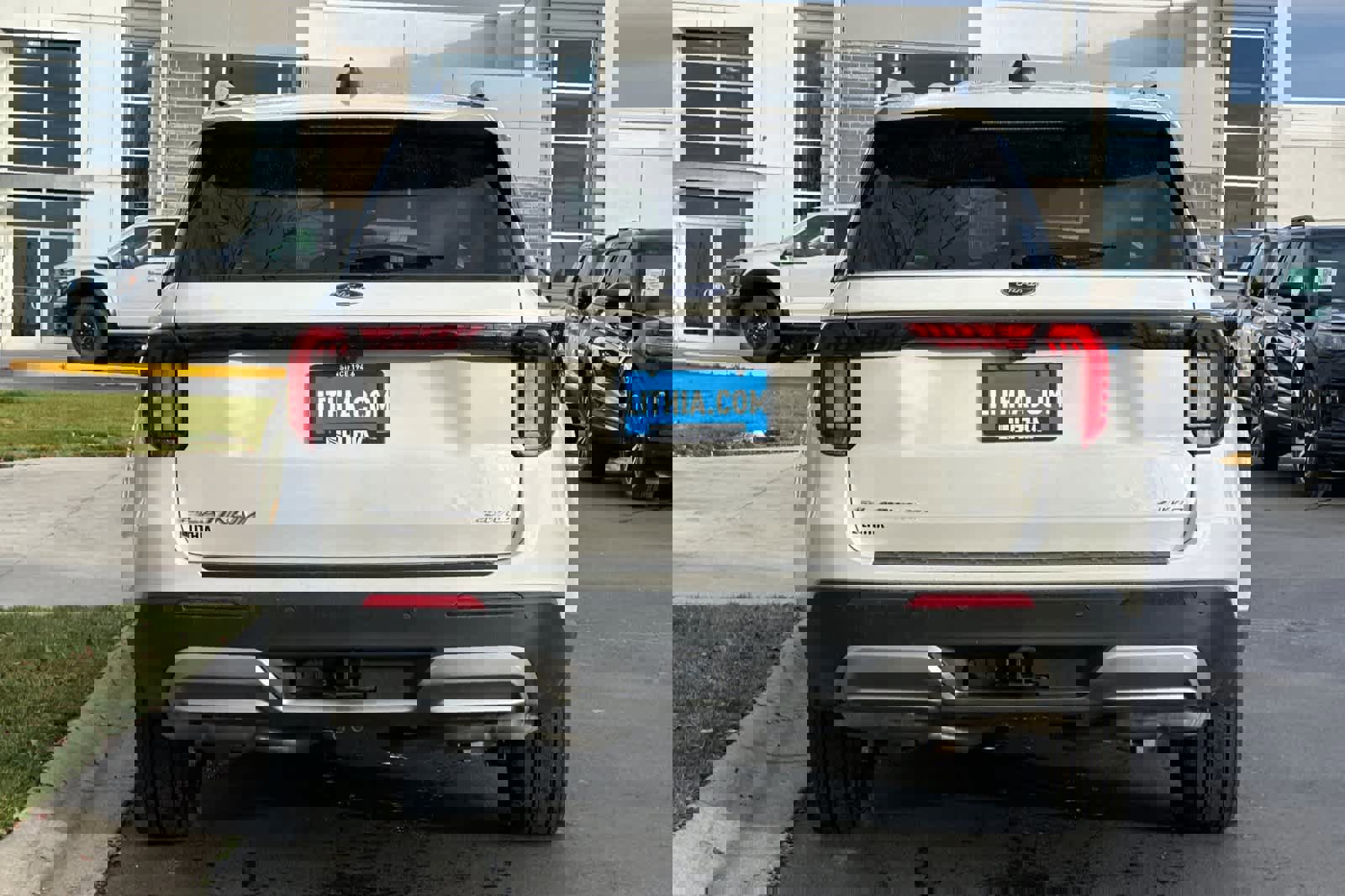 Certified 2025 Ford Explorer Platinum image 4