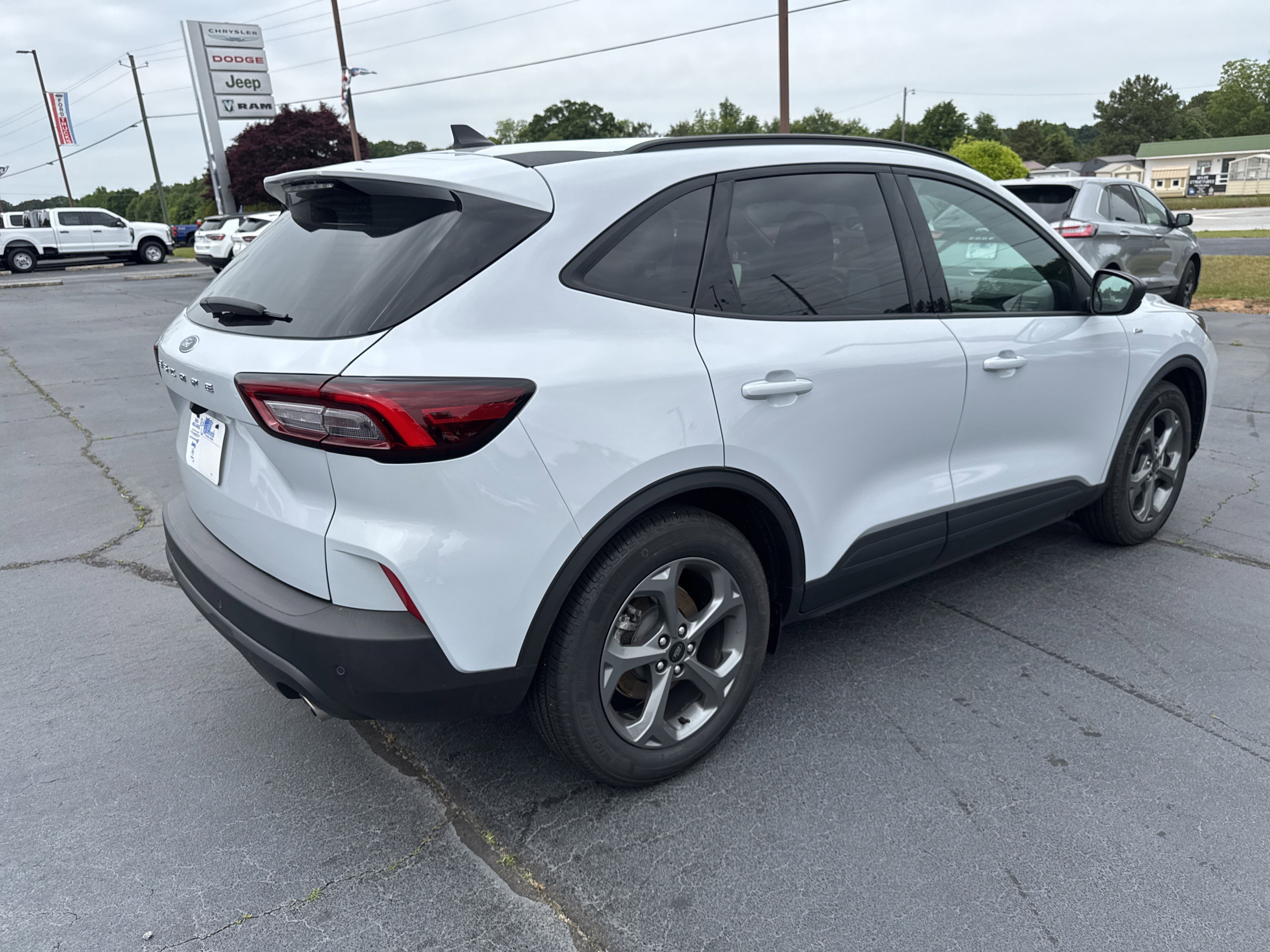 Certified 2025 Ford Escape ST-Line w/ Tech Pack #1 FWD image 6