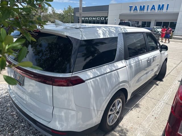 Used 2024 Kia Carnival LX FWD image 4