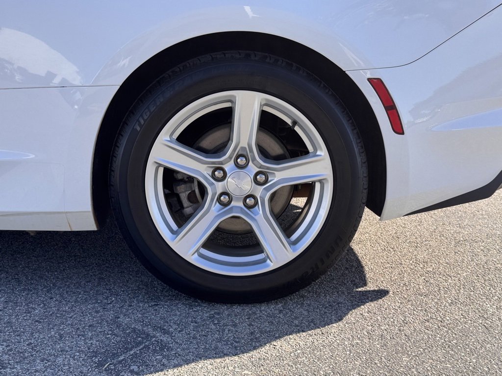 Used 2020 Chevrolet Camaro LT image 14