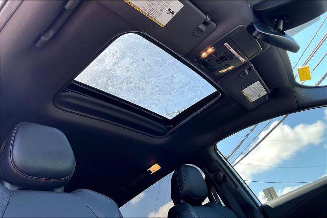 Used 2024 Toyota Sienna XSE FWD image 17