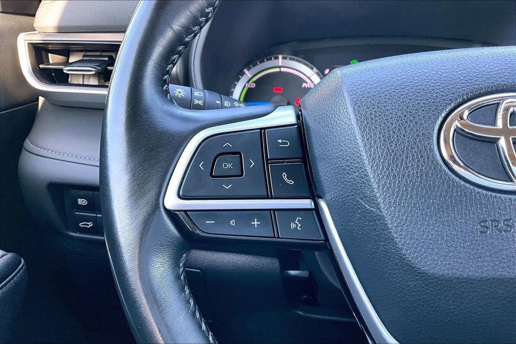 Used 2024 Toyota Highlander LE FWD image 17