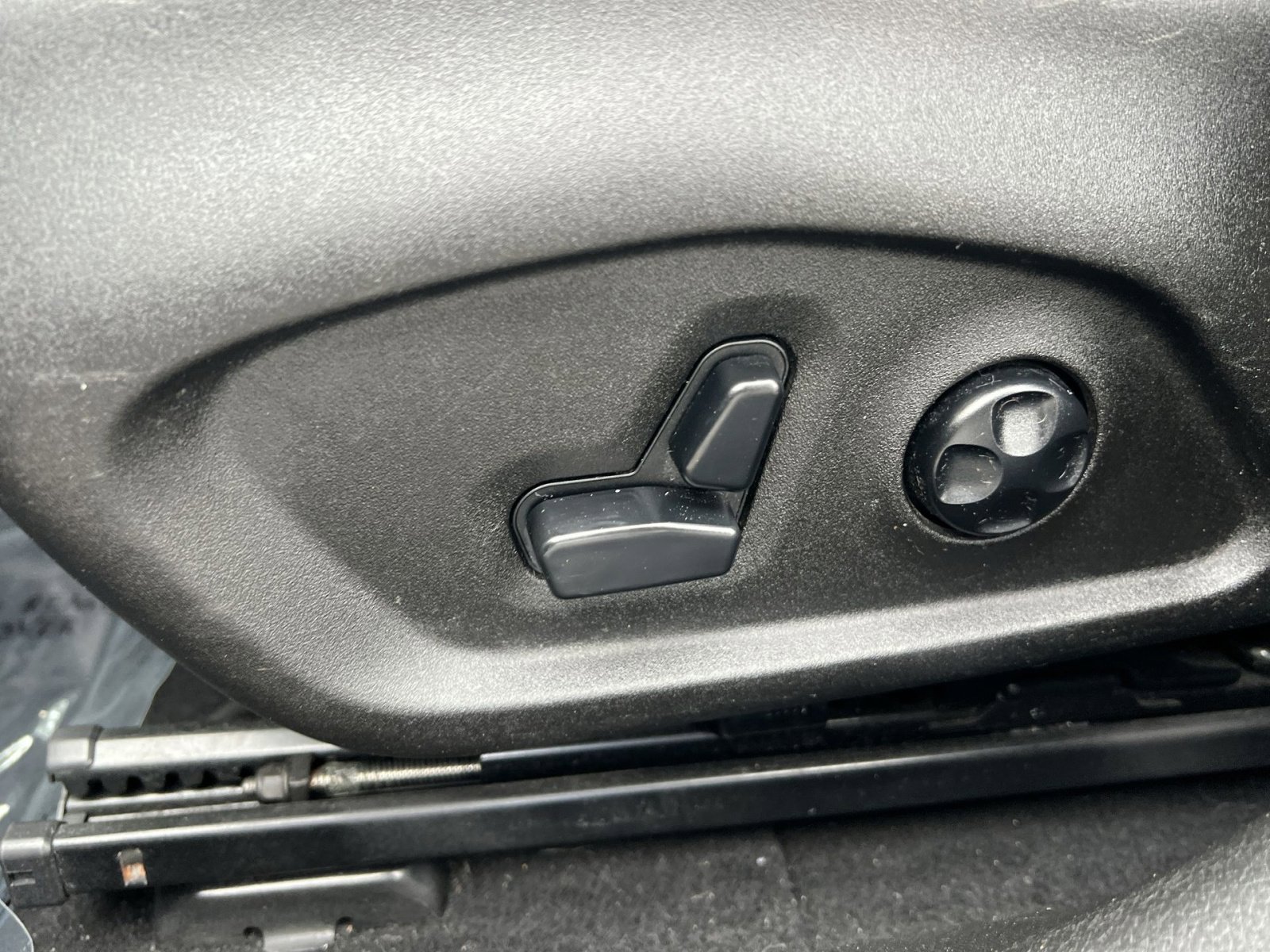 Used 2017 Jeep Renegade Latitude FWD image 12