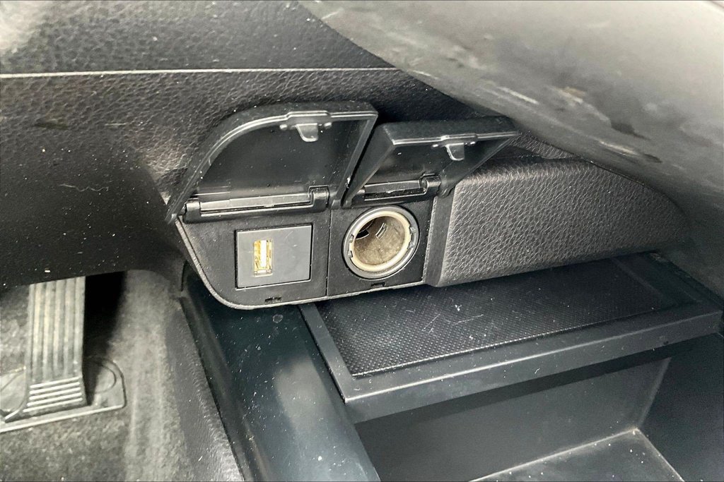 Used 2020 Toyota Camry SE FWD image 16
