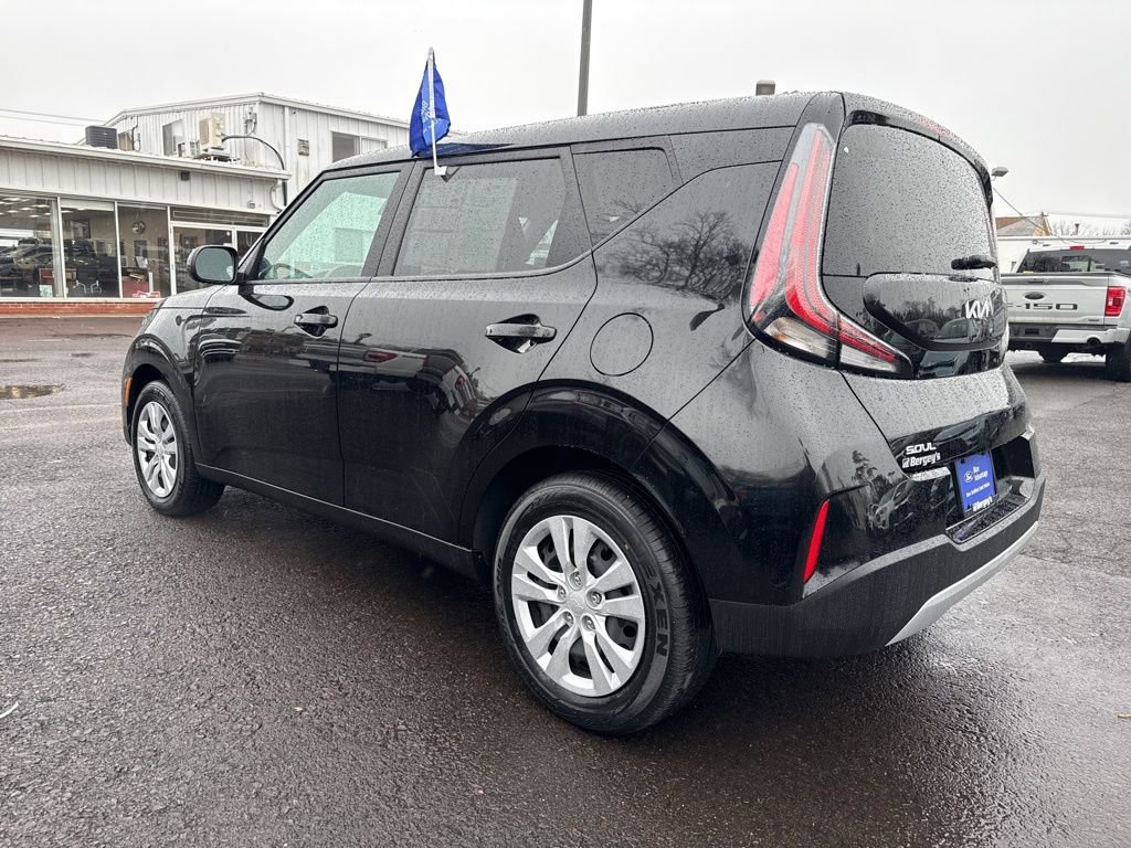 Used 2023 Kia Soul LX FWD image 7