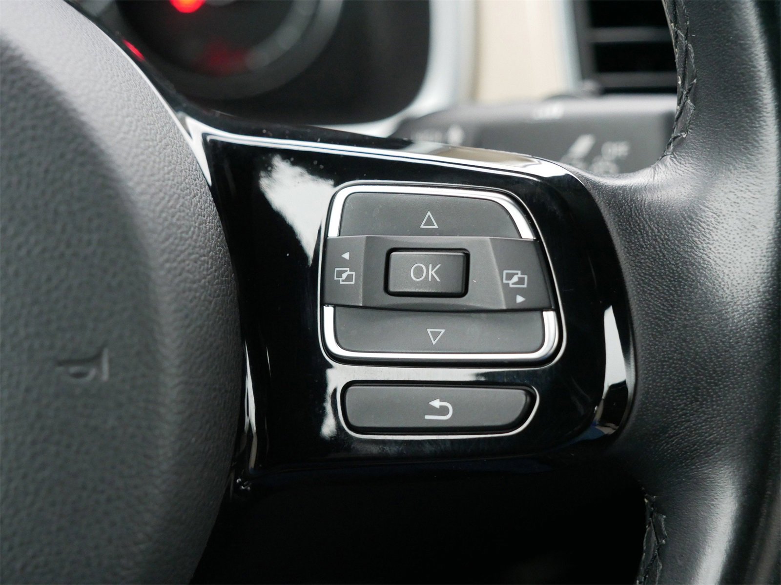 Used 2019 Volkswagen Beetle 2.0T SE image 29