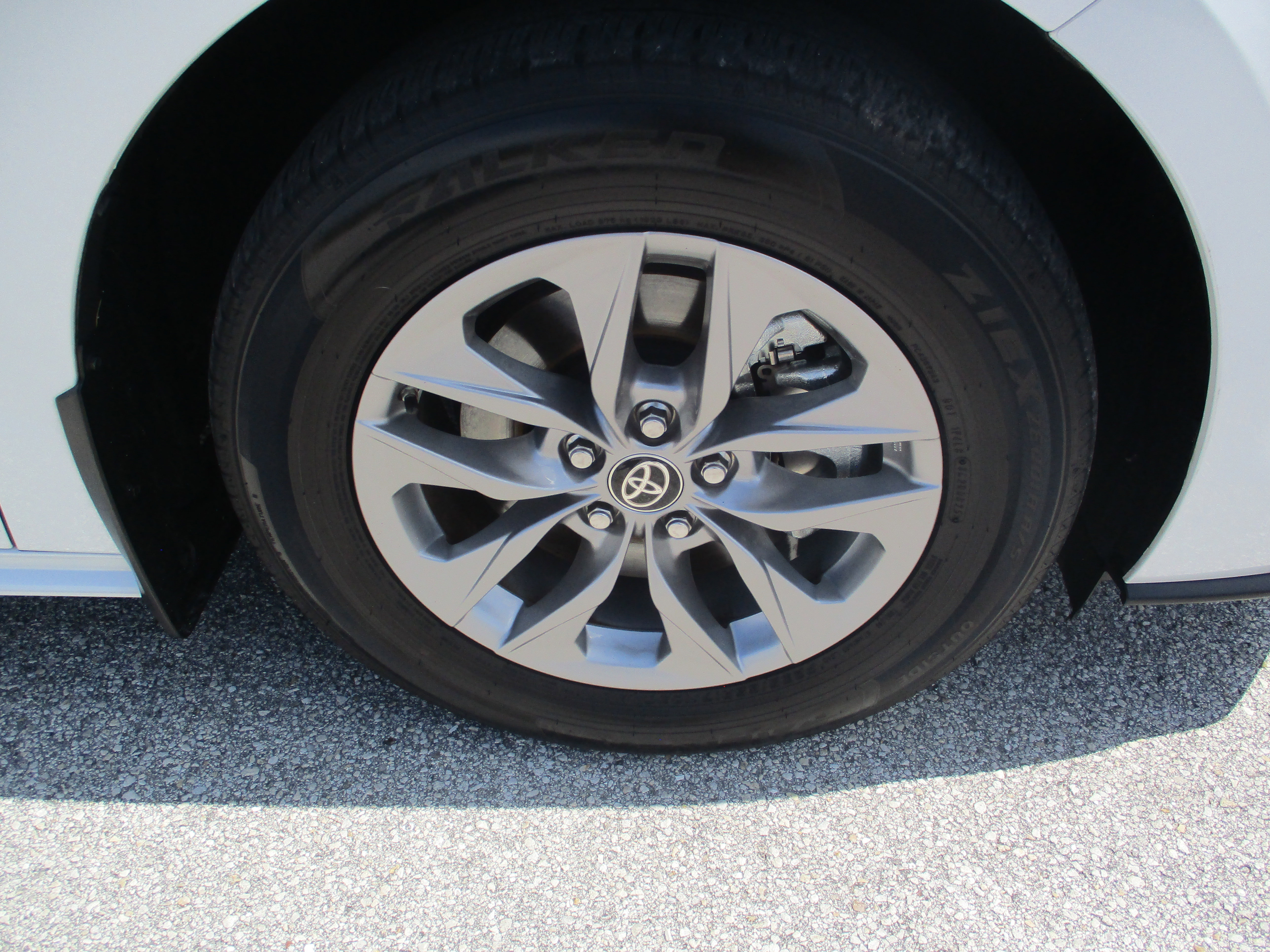 Used 2025 Toyota Sienna XLE FWD image 9