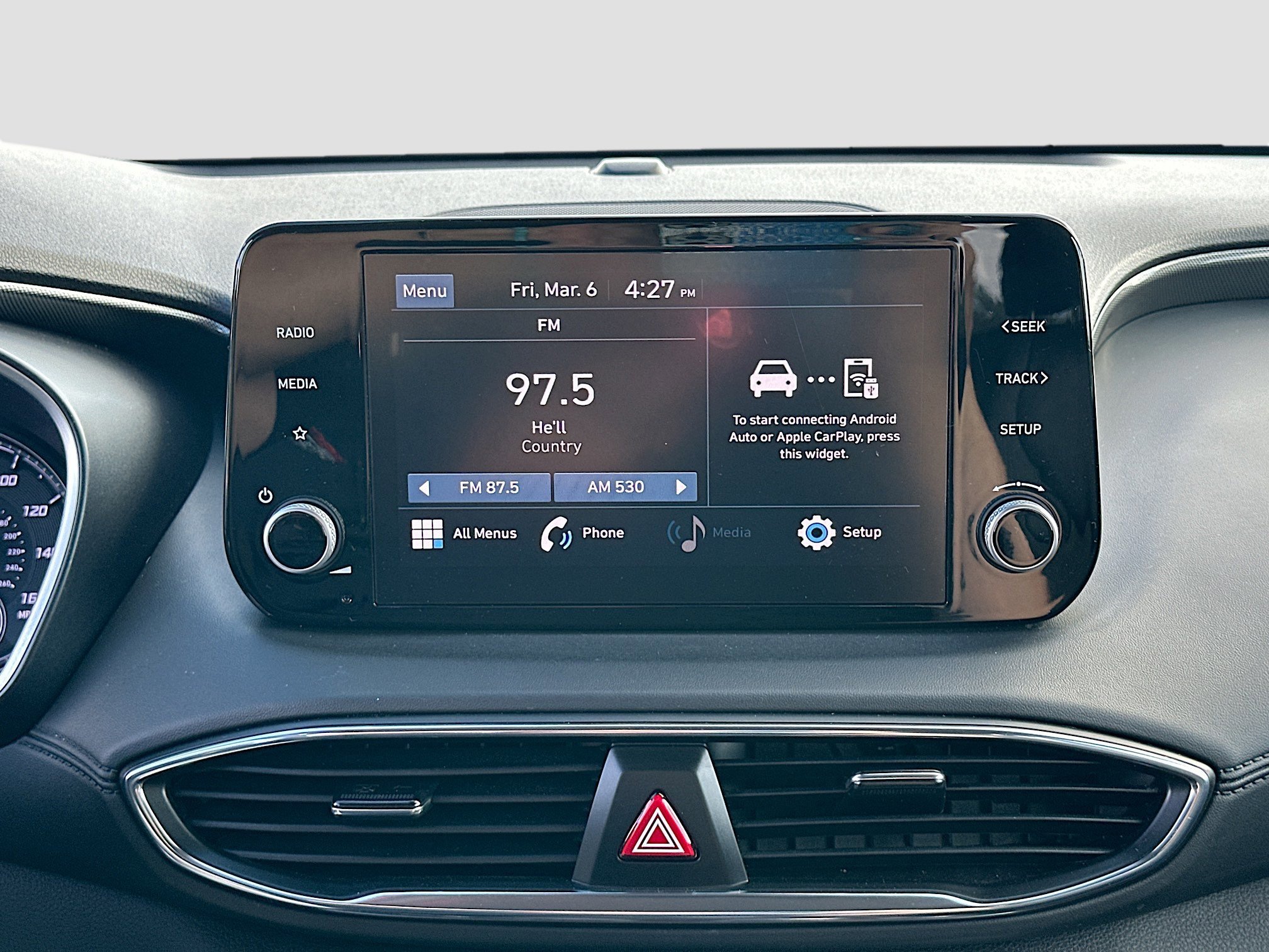 Used 2023 Hyundai Santa Fe SE image 14