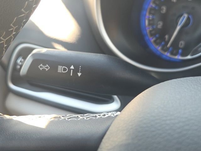 Used 2023 Chrysler Pacifica Touring-L image 39