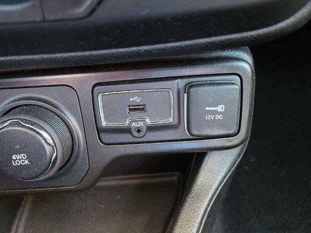 Used 2020 Jeep Renegade Altitude AWD/4WD image 18